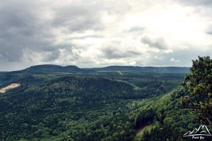 Panorama z Koruny na Góry Stołowe.