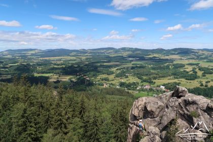 Sokolik - panorama na Góry Kaczawskie.