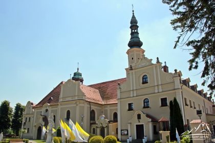Mochów - klasztor Paulinów.