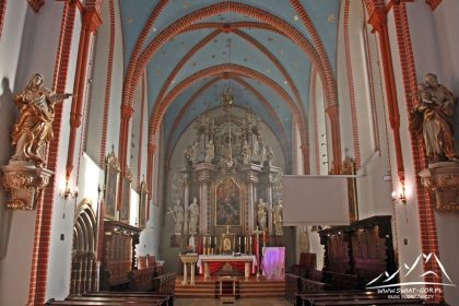 Wnętrze kościoła w Grodkowie.