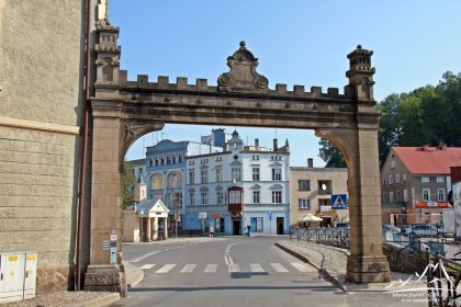 Wambierzyce - brama św. Szczepana.