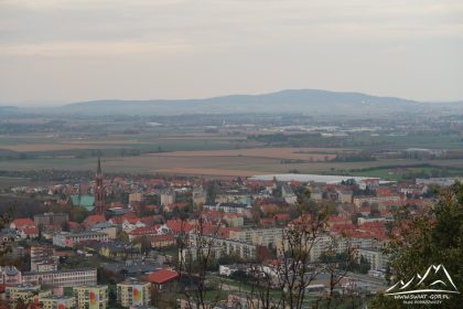 W oddali Wzgórza Kiełczyńskie.