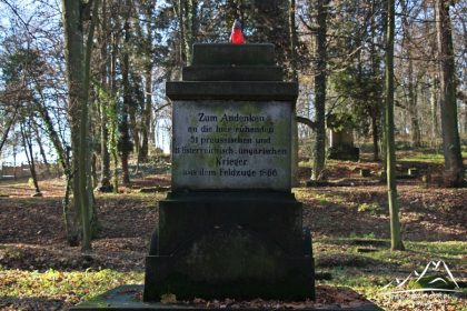 Pomnik poświęcony żołnierzom pruskim i austro-węgierskim podczas wojny w 1866 r.