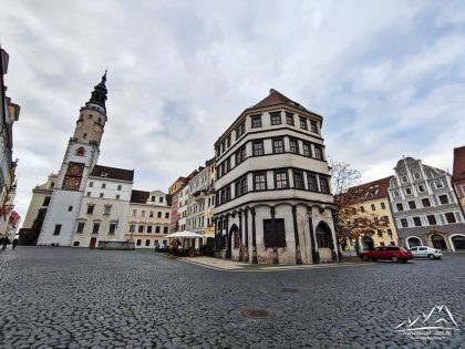 Görlitz - Rynek Dolny - Z lewej Stary Ratusz, centralnie Dom Wagi.